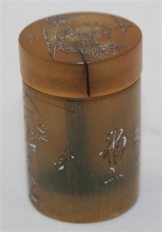 A Chinese silver inlaid horn snuff pot and cover, 4cm